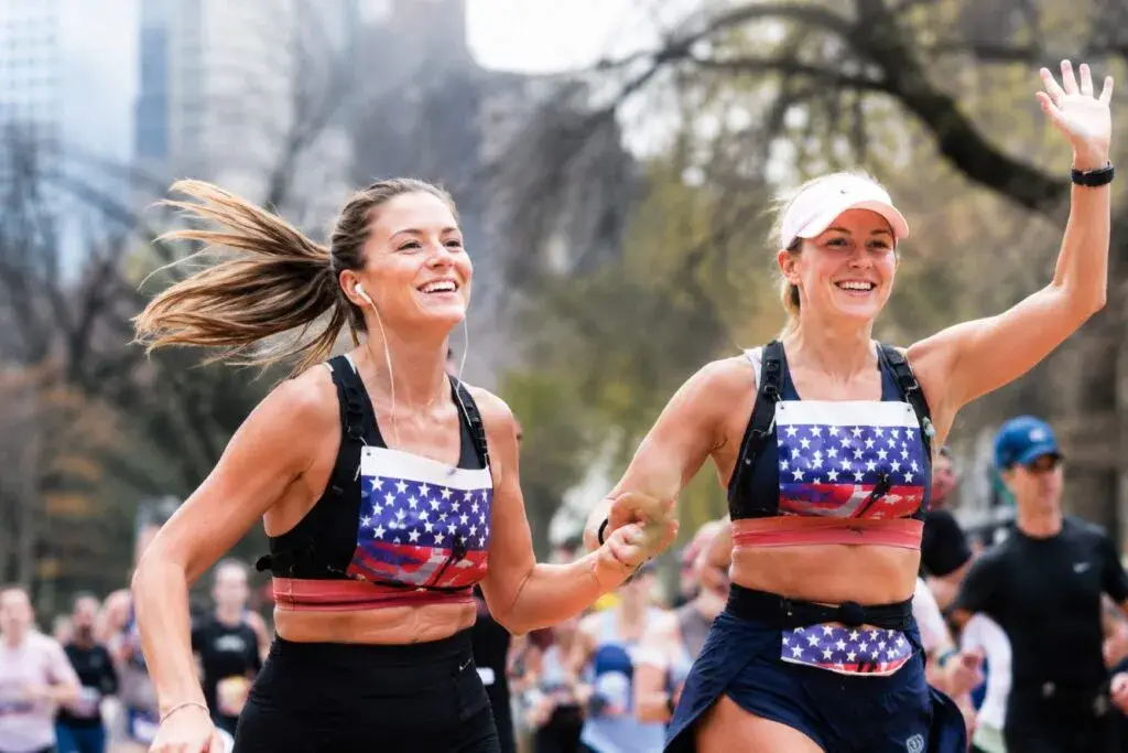 World Marathon Majors en Chicago con corredores durante un maratón internacional y ambiente deportivo urbano.