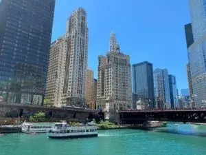 Clima en Chicago con cielo despejado y temperaturas agradables durante el fin de semana.
