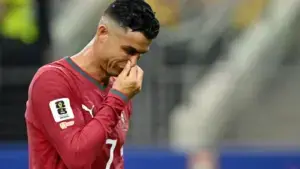 Cristiano Ronaldo abandona el campo tras la eliminación de Portugal frente a España en el Mundial 2026.
