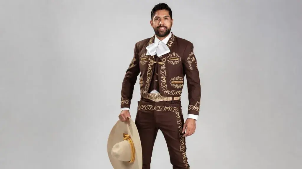 Gregorio Arreola interpreta 500 años de Acámbaro durante una presentación cultural para la comunidad latina en Chicago.