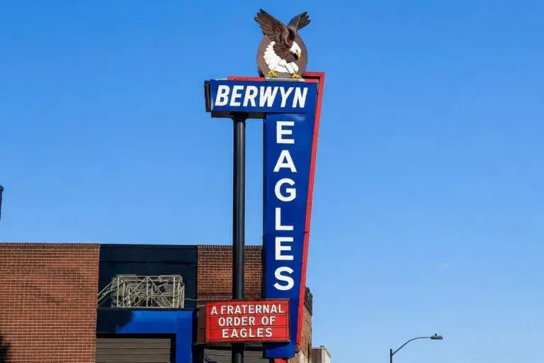 Lucha libre Chicago en el histórico Berwyn Eagles Club tras el cambio de propietario en Illinois.