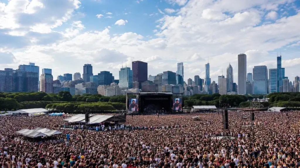 Lollapalooza Chicago en Grant Park con público y escenario principal durante la experiencia impulsada por Cenco Malls.