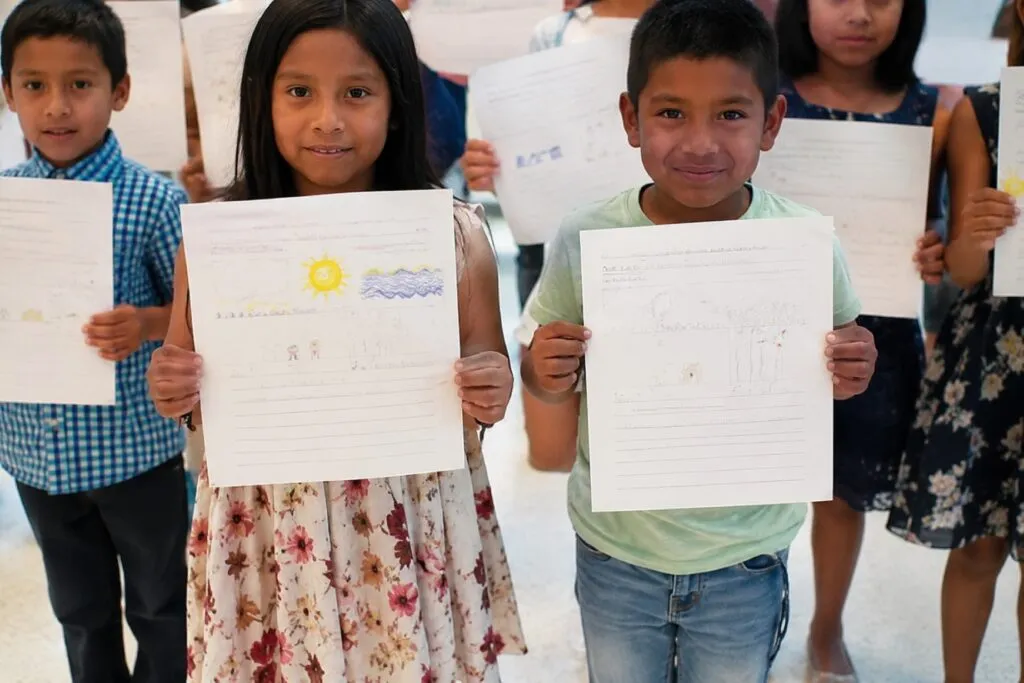 Identidad mexicana fortalece a niños hispanos en Chicago con talleres culturales y aprendizaje del idioma español.