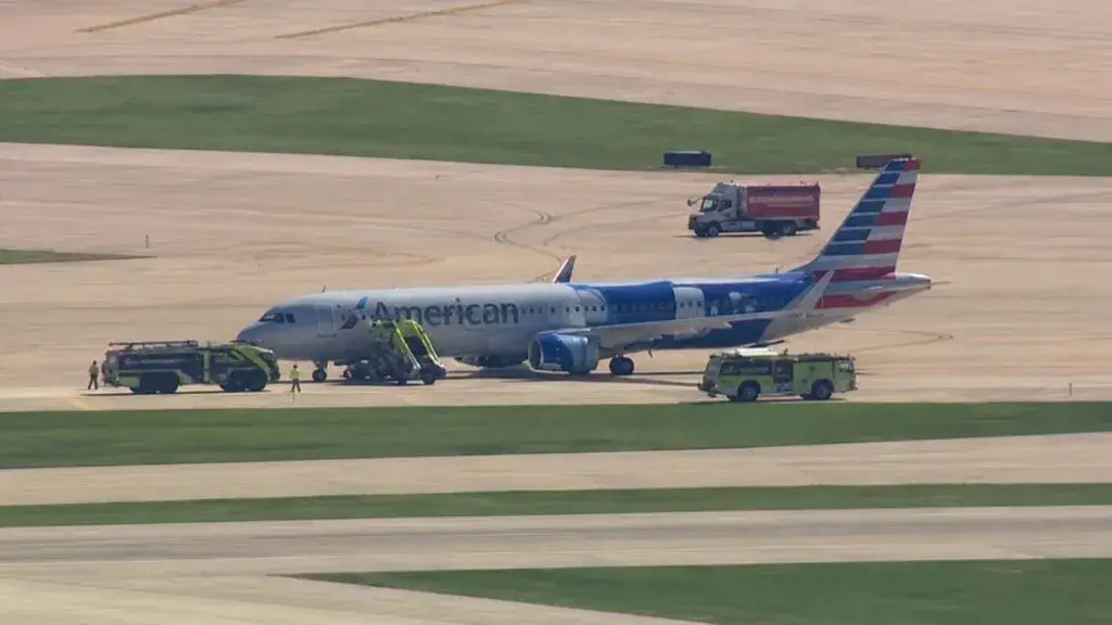 American Airlines en O’Hare tras reportar dos neumáticos reventados luego del aterrizaje del vuelo AA386 desde Nueva York.