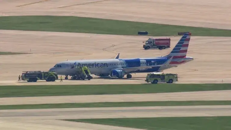 American Airlines en O’Hare tras reportar dos neumáticos reventados luego del aterrizaje del vuelo AA386 desde Nueva York.