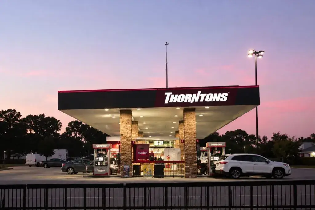 Robo armado en Brighton Park deja un hombre muerto en una gasolinera de Chicago