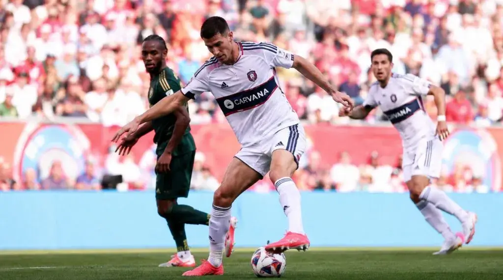 Chicago Fire enfrenta a Portland Timbers en Soldier Field con Robert Lewandowski como titular en la MLS.