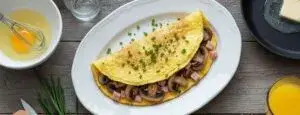 Omelette servido durante un brunch en un restaurante de Chicago.