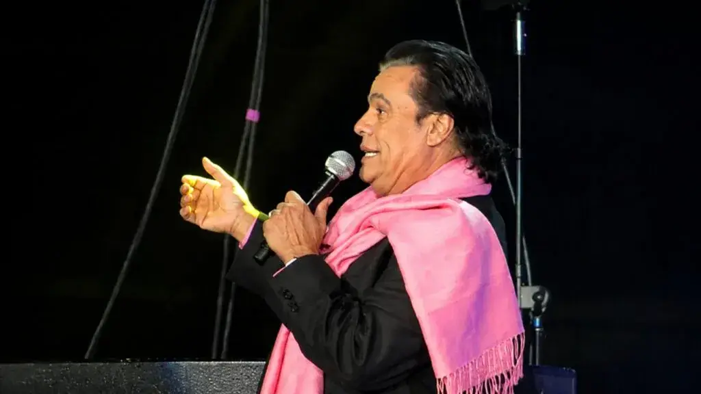 Juan Gabriel en Chicago mantiene un legado cultural mediante murales, conciertos y homenajes de la comunidad mexicana.