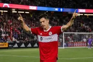 Lewandowski en Chicago lidera la remontada del Chicago Fire con un doblete en la MLS.