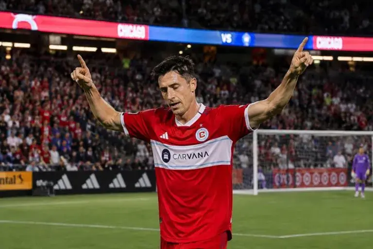 Lewandowski en Chicago lidera la remontada del Chicago Fire con un doblete en la MLS.