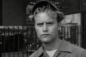 Vic Morrow murió durante el rodaje de Twilight Zone en un accidente que abrió un debate sobre seguridad en Hollywood.
