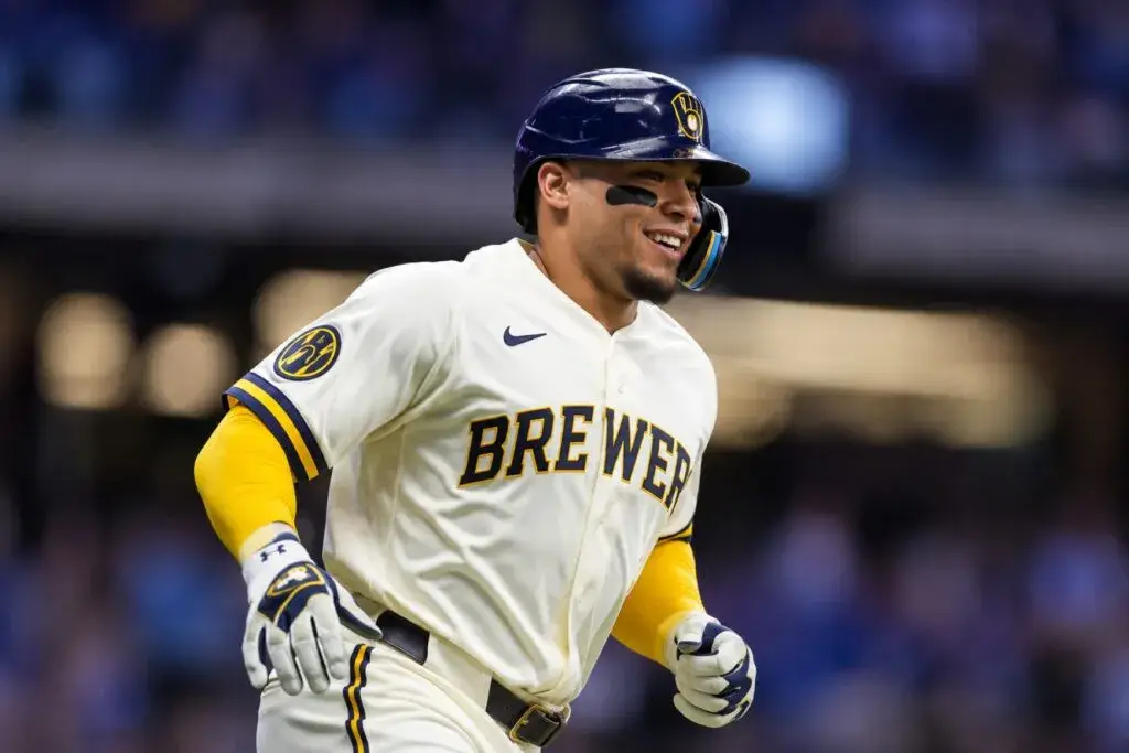Cubs de Chicago caen ante Milwaukee, que completó la barrida y amplió su ventaja en la División Central.