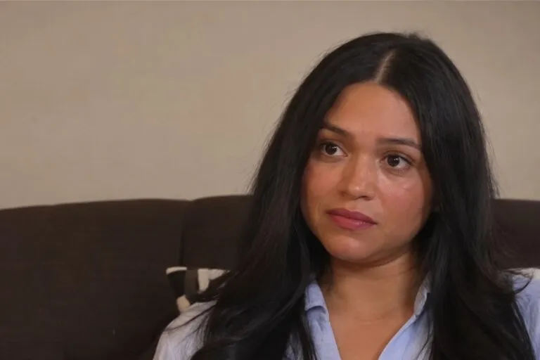 Beneficiaria de DACA en Chicago regresa con su familia después de permanecer siete meses bajo custodia de ICE.