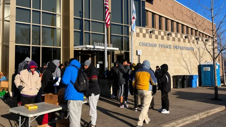 Asilo en Chicago registra una caída en aprobaciones mientras cambia la composición de la corte de inmigración.