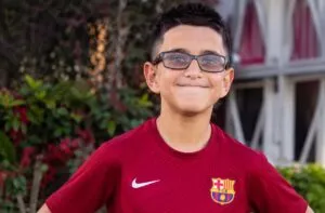 Adrián Gutiérrez sueña con convertirse en futbolista profesional inspirado por Cristiano Ronaldo.