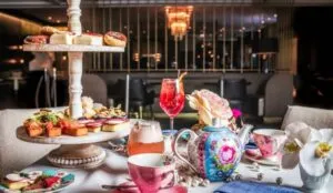 En Chicago, disfrutar de una buena taza de té puede ser mucho más que una pausa: es otra manera de descubrir sus culturas, sabores y tradiciones.