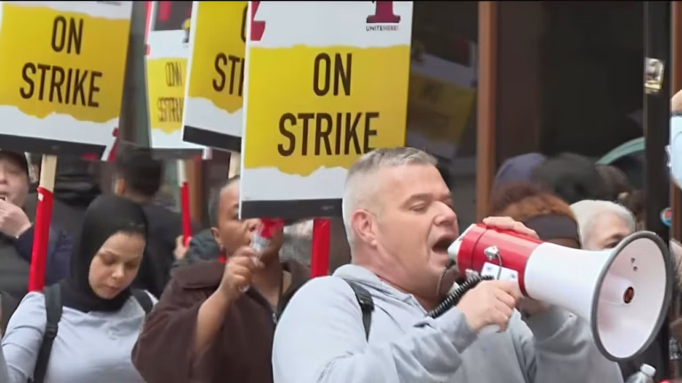 Chicago enfrenta una huelga hotelera que amenaza con complicar la experiencia de los visitantes
