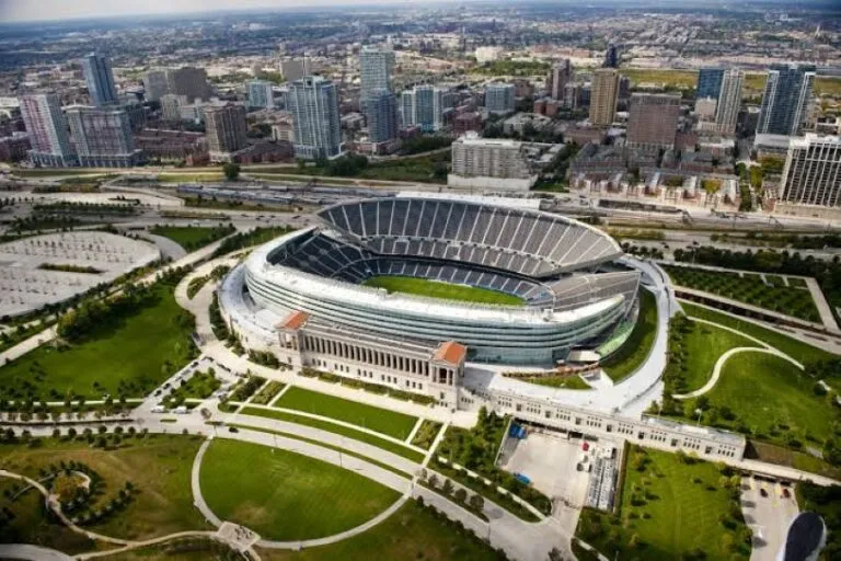 Soldier Field y el debate sobre el futuro del estadio de los Chicago Bears entre Chicago, Arlington Heights y Hammond.