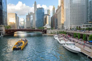 Chicago no solamente construyó una ciudad alrededor de su río: también cambió el rumbo del agua para cambiar el destino de la ciudad.