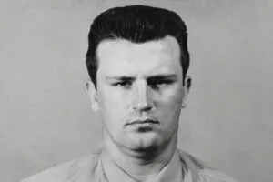 Fotografía histórica de un vehículo policial de Chicago relacionada con la investigación de un asesinato ocurrido en 1960.
