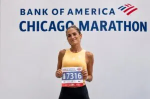 Corredora participando en el Maratón de Chicago, competencia en la que Verdeliss completó el recorrido en menos de tres horas.